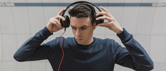 Q&A With The Workplace Advisors: Headphones and Ear Buds on the Job